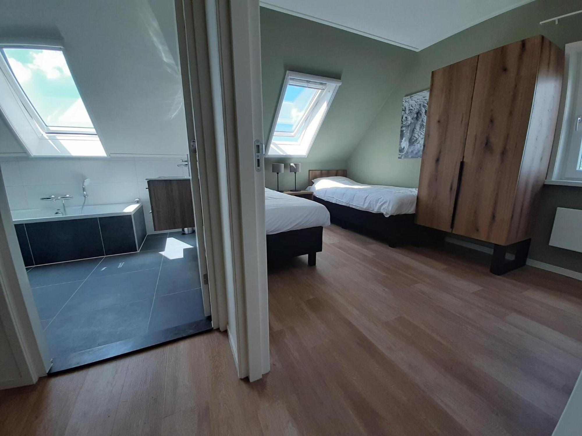 Spacious In With Garden Leons