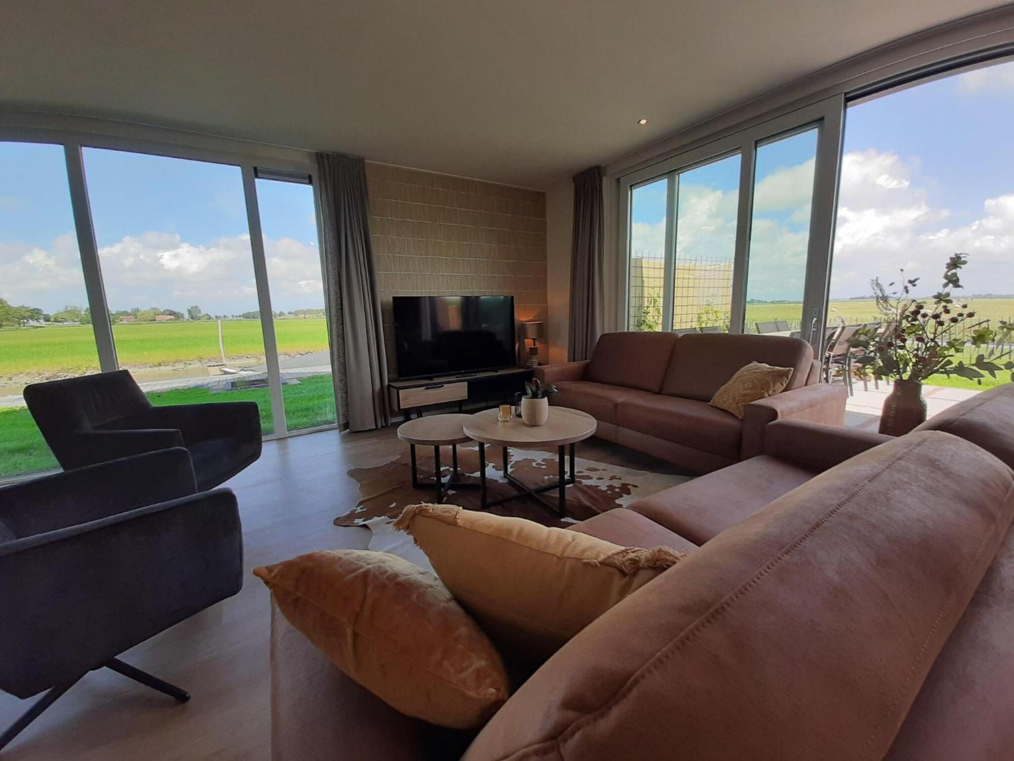 Spacious In With Garden *