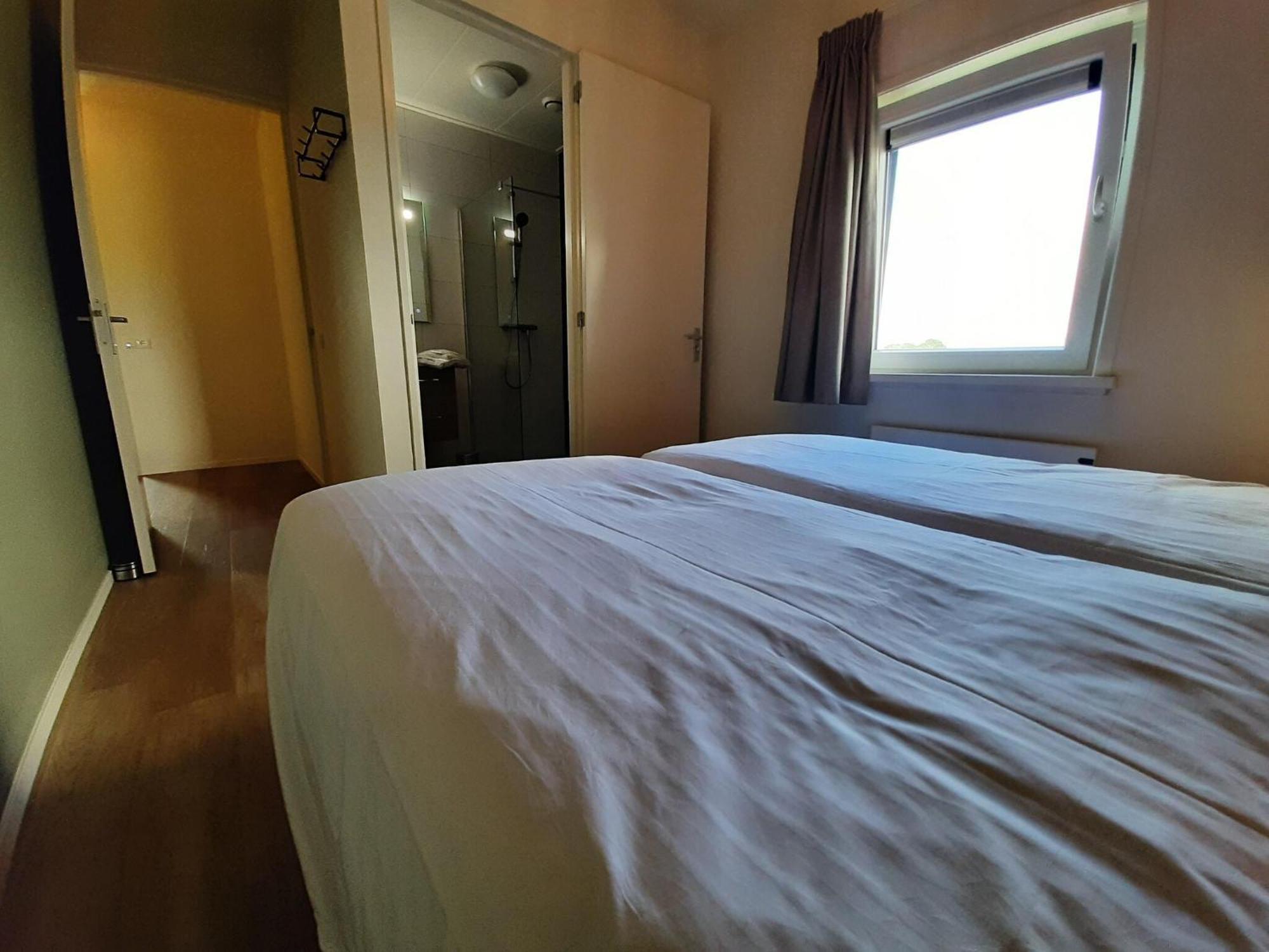 Spacious In With Garden *