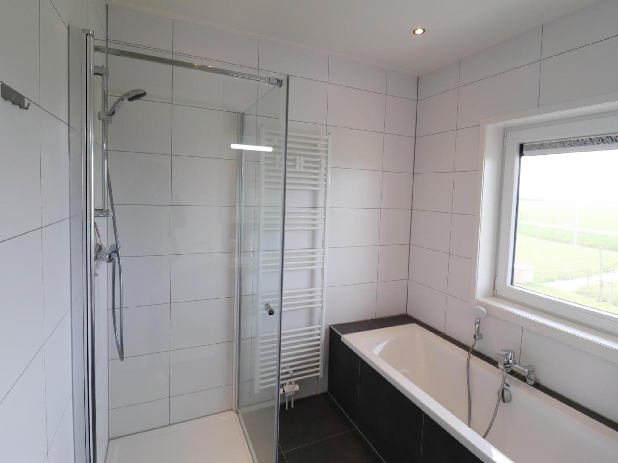 Spacious In With Garden